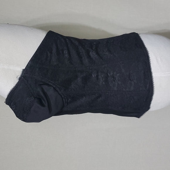 Black lace corset - Picture 3 of 6